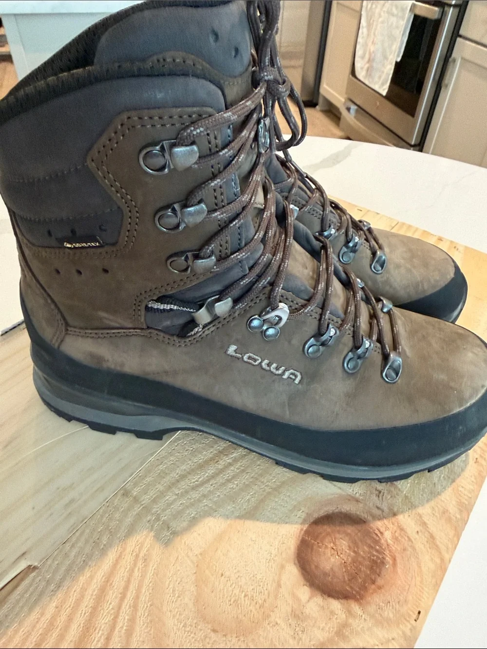 Lowa sturdy leather